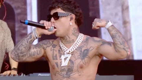 Tony Effe bestemmia e sbotta durante una serata, il video virale preview