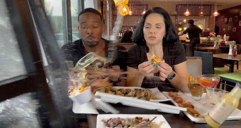 YouTuber travolti da un’auto mentre facevano una recensione: il video è virale preview